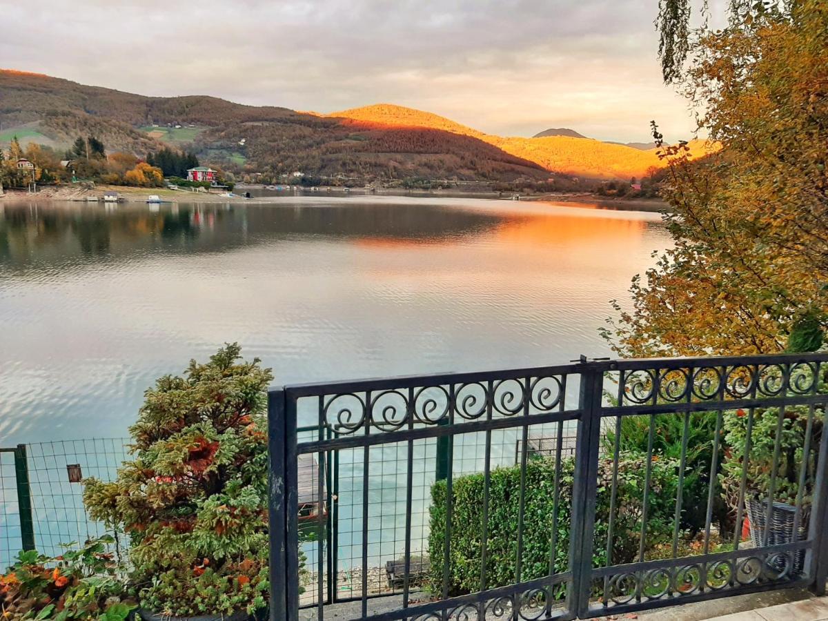Lake House 新帕扎尔 外观 照片