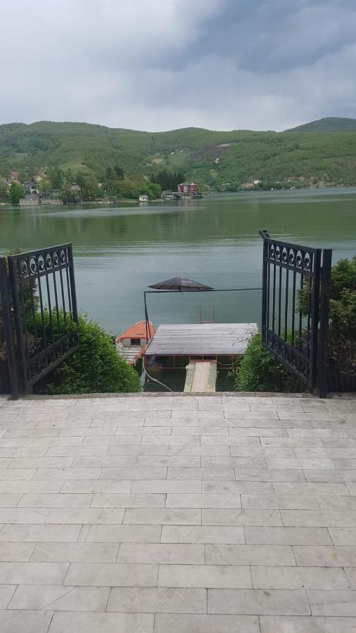 Lake House 新帕扎尔 外观 照片